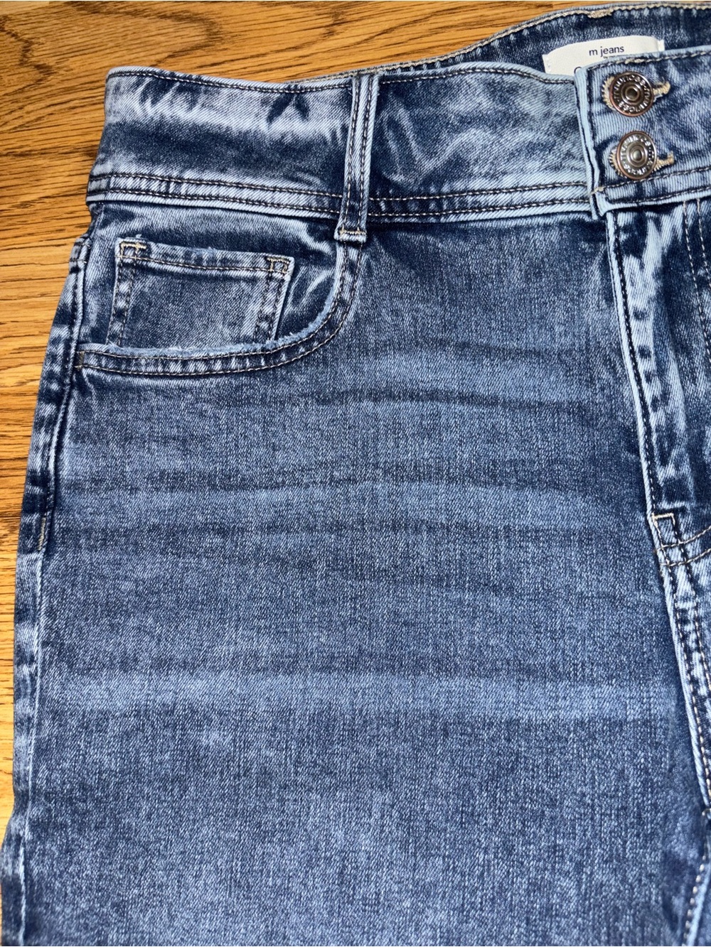M Jeans By Maurices Classic 21 Inch Cuffed Denim Capri Women’s Size 12 Acid Wash - Picture 6 of 16
